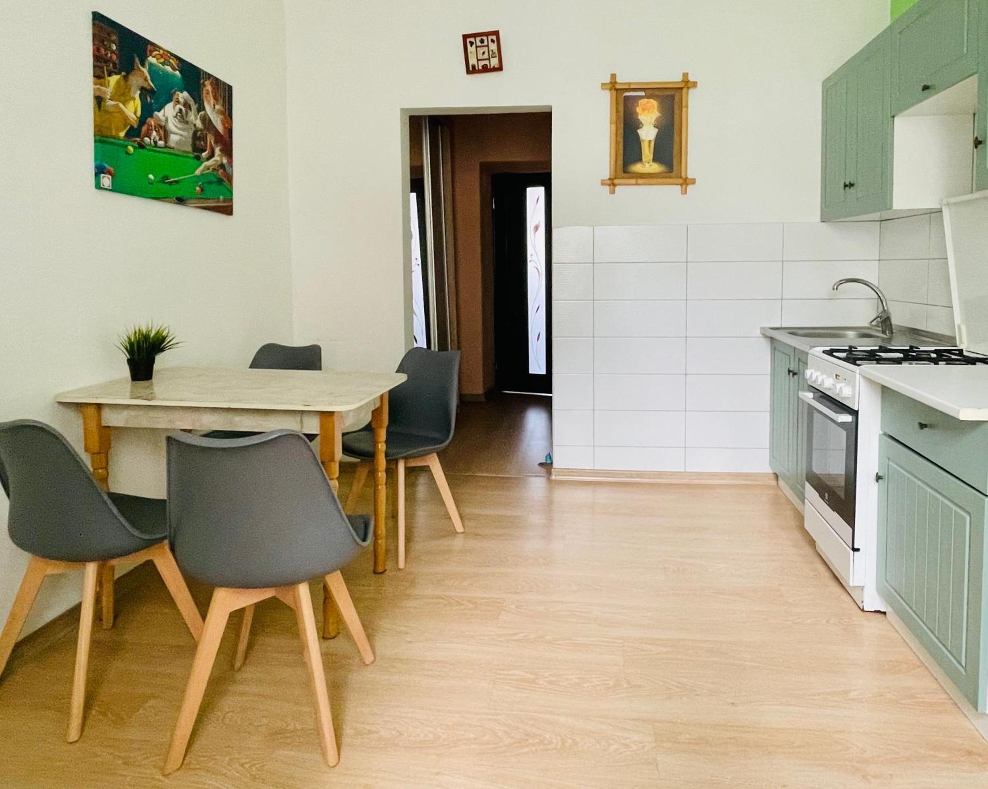 городоцька 169, жд вокзал,близько центр,парковка Apartment