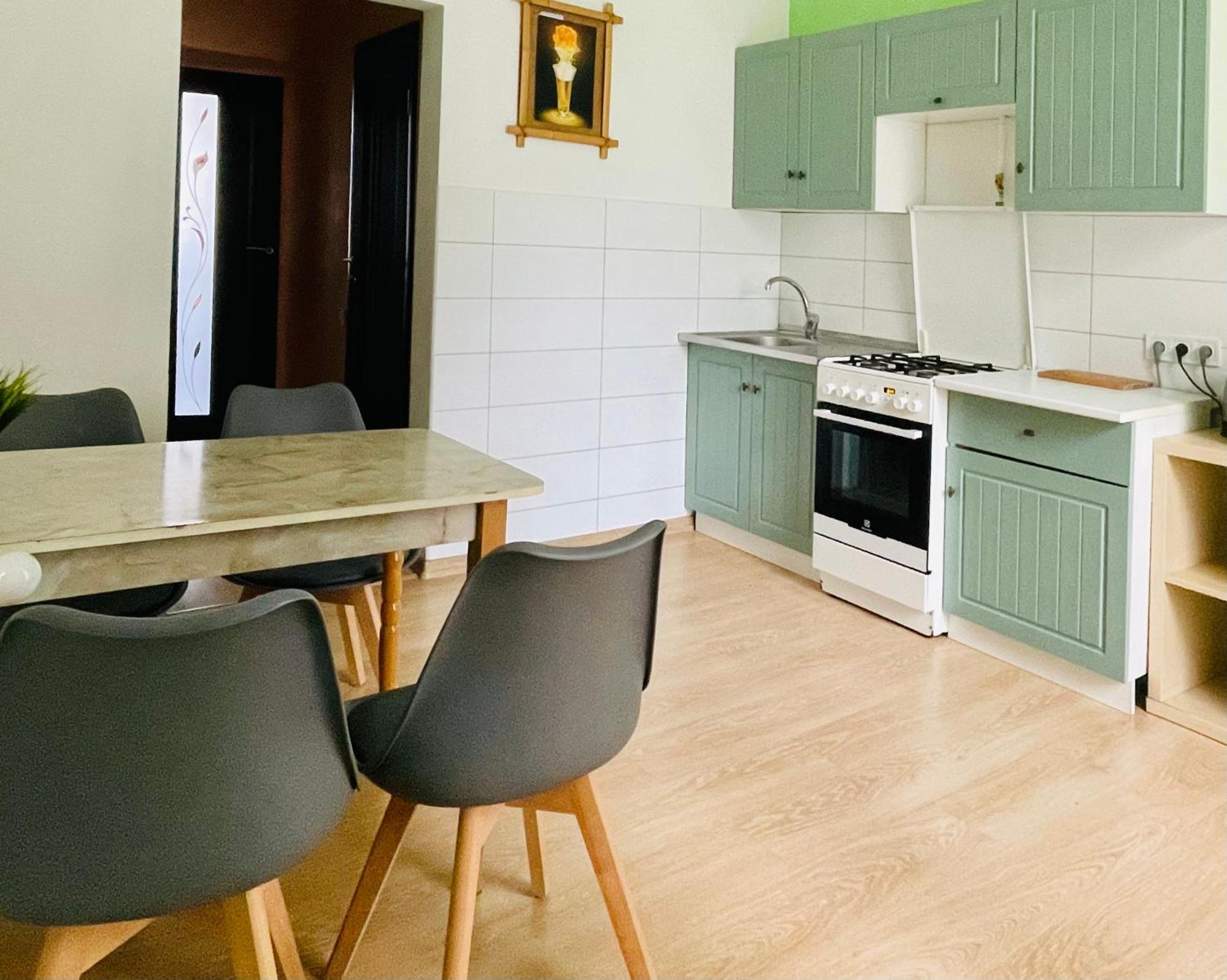 Apartment городоцька 169, жд вокзал,близько центр,парковка *